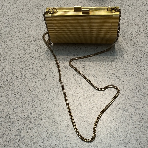 Vtg. Gold hard box purse with chain - Picture 4 of 12